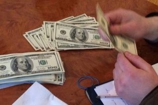 Начальника та інспектора райвідділу ДАІ Львівщини спіймали на хабарі у кілька тисяч