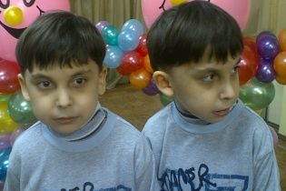Близнюки Артем і Давид потребують допомоги