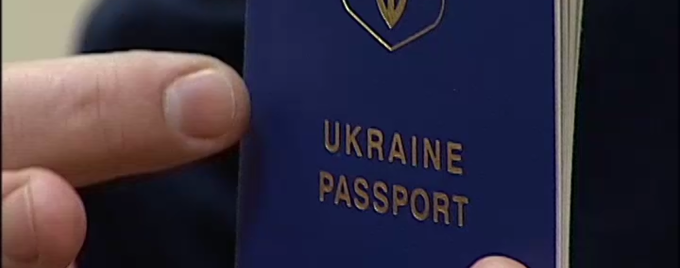 Экс-глава киевской милиции Ярема зарабатывает миллионы на заграничных паспортах украинцев