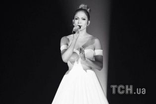Розкішна Дженніфер Лопес вразила "живою" сукнею