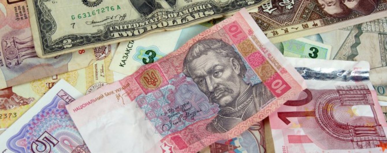 На українському міжбанку почала падати гривня
