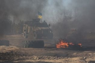 На Луганщині розвідники потрапили під мінометний вогонь, а дозорне авто підірвалося на фугасі
