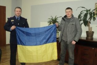 Разведчик "Маклауд" вернул спрятанный от сепаратистов флаг на краматорский горотдел