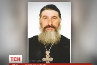 У Києві суд виправдав священика, який виставив труп своєї дружини для поклоніння