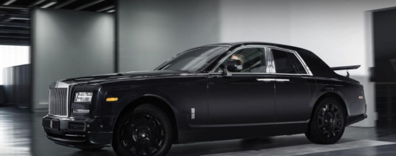 Китаєць разом зі своїм Rolls-Royce майже за $ 1 млн провалився під землю