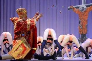 Неправильні бджоли. У соцмережах тролять відвертий танок школярок в Оренбурзі