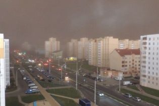 В Беларуси погодный апокалипсис: мощная буря превратила день в ночь