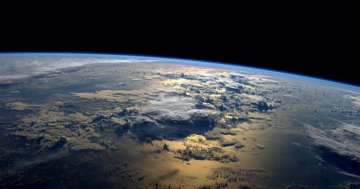 Астронавт NASA показал с борта SpaceX Crew Dragon, какой потрясающий вид имеет Земля из космоса