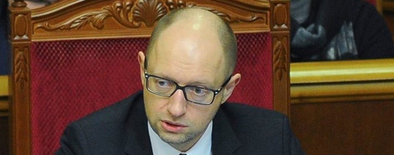 Яценюк пообіцяв не допустити економічної катастрофи