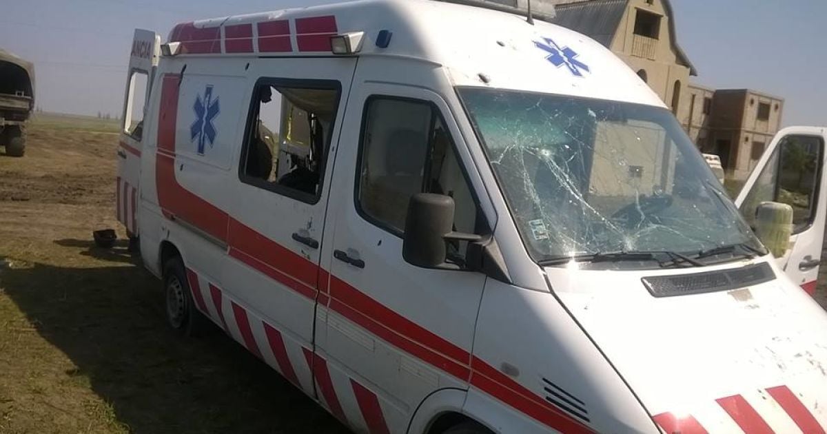 В Запорожье неизвестные расстреляли автомобиль скорой помощи