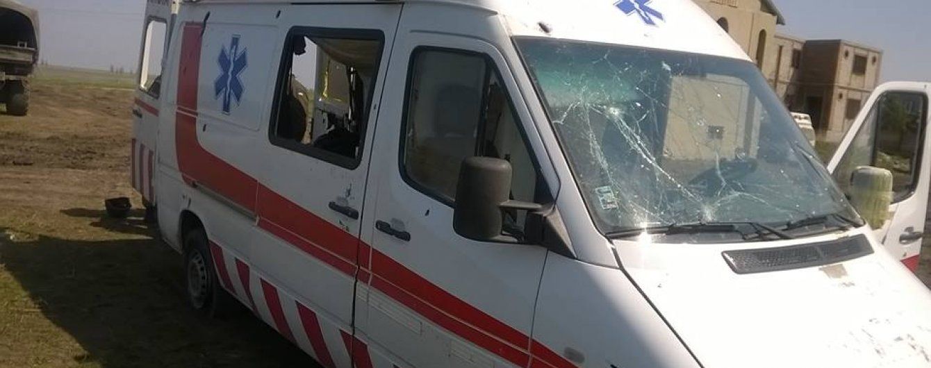 В Запорожье неизвестные расстреляли автомобиль скорой помощи