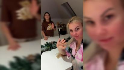 Камалія показала, як із доньками прикрасила квартиру в Лондоні до новорічних свят