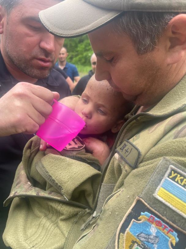 У поліції розповіли історію дивовижного порятунку 2-річної Віолетти. / © Facebook/Поліція Харківщини