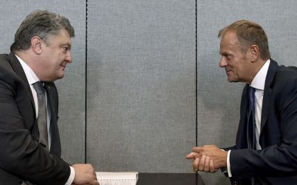 Порошенко и Туск обсудили ситуацию на Донбассе, де-оккупацию Крыма и миротворцев