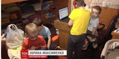 Спят валетом, едят на кровати: в Киеве семья с шестью детьми живет в комнате площадью 18 квадратов