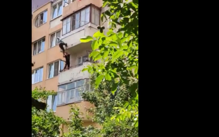 Удивительное спасение: в Тернопольской области женщина выпала с 5 этажа и зацепилась за веревки для сушки белья