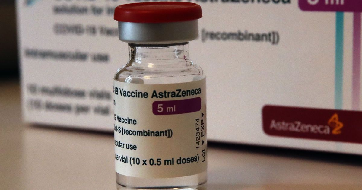Україна отримала ще 800 тис. доз вакцини AstraZeneca: кого будуть щеплювати