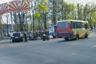 В центре Донецка пьяный боевик устроил ДТП, а затем прострелил ногу водителю