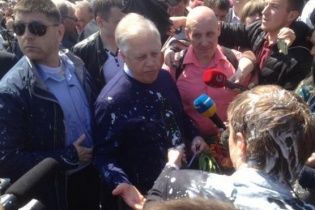 На митинге коммунистов Симоненко в лицо плеснули кефир