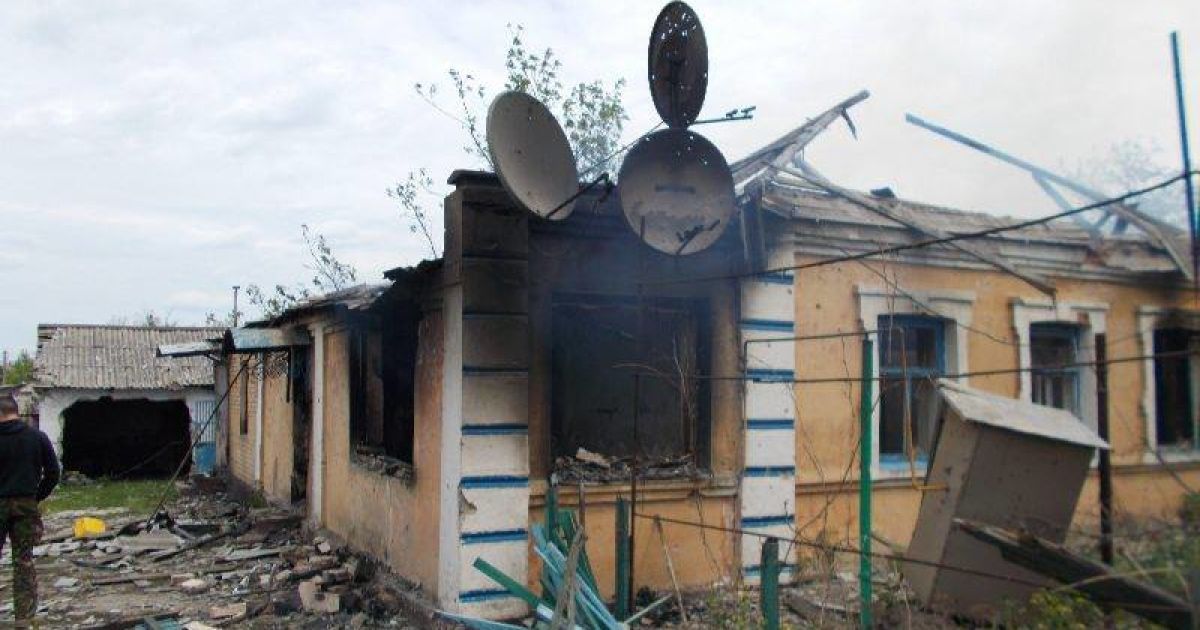 В результате обстрелов боевиков на Донбассе погибло двое местных жителей