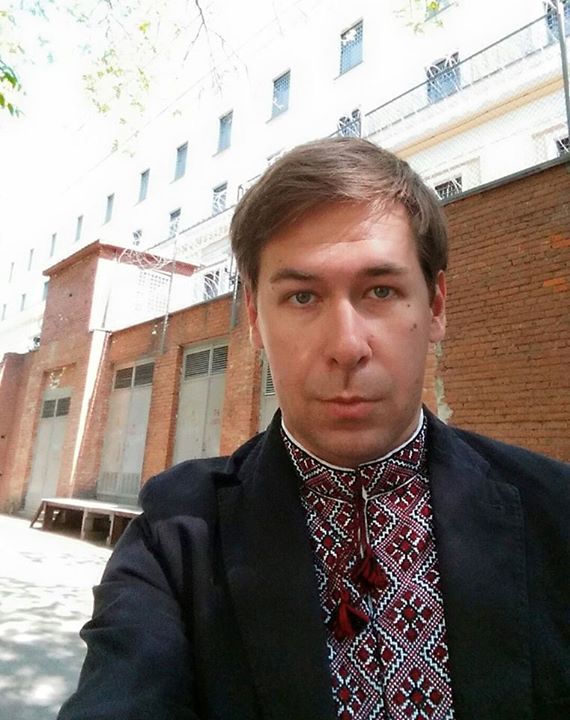 Ілля Новіков у вишиванці
