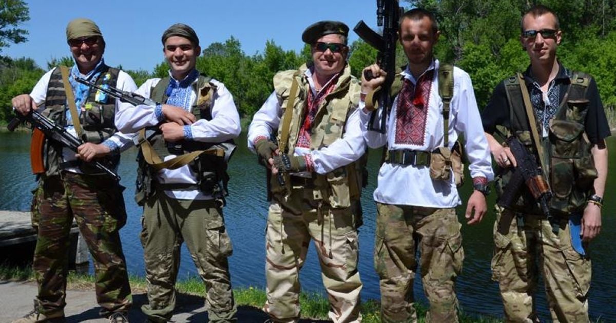 В ОП назвали критику вишиванки Зеленського "брехнею і невмотивованим злісним хейтом": "Вони пошиті на основі українських традицій крою" - Цензор.НЕТ 7108