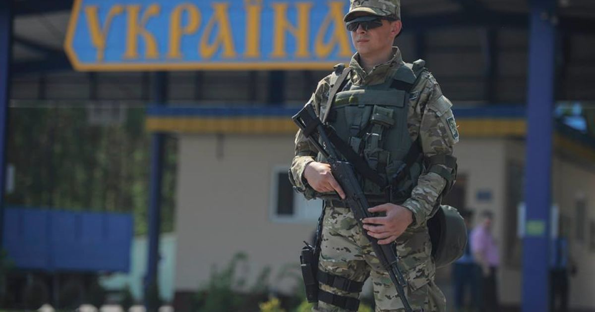 Российские контрабандисты на "УАЗ" пытались протаранить украинских пограничников