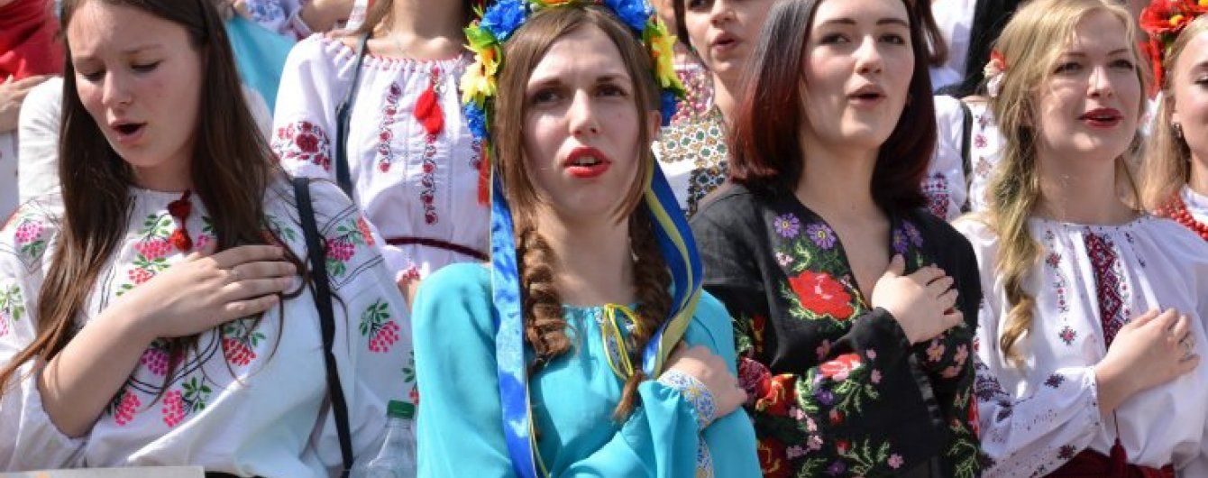 У Варшаві під прапорами трьох народів відбувся марш вишиванок