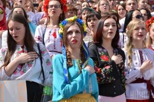 У Варшаві під прапорами трьох народів відбувся марш вишиванок