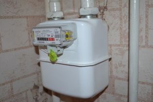 Яценюк придумав покарання облгазам, які безкоштовно не встановлюють споживачам лічильники