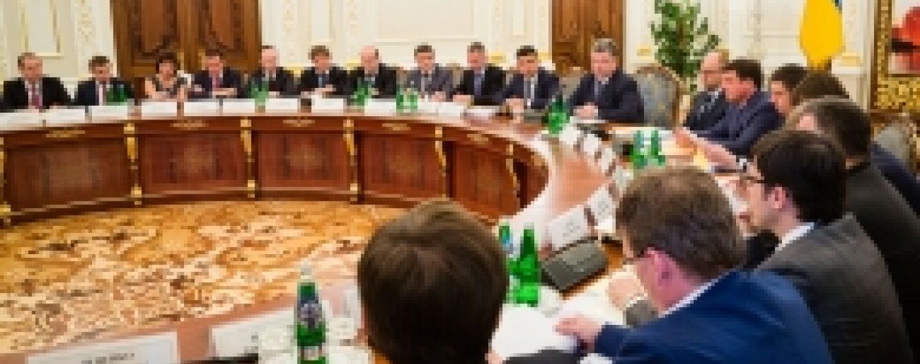 Порошенко закликав відкликати закон про держслужбу, який підтримує ЄС - ЗМІ