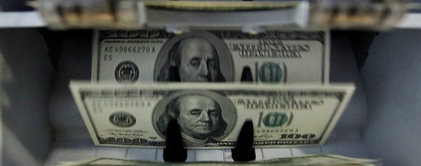 На українському міжбанку дуже стрімко здешевшали долар і євро