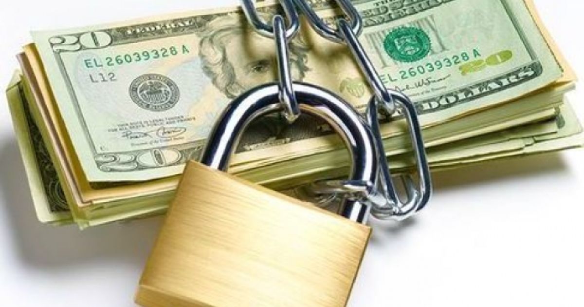 В Україні сповільнився відтік валютних депозитів