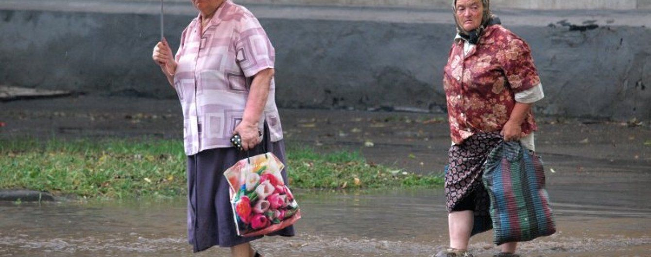 Синоптики обіцяють українцям дощі і грози