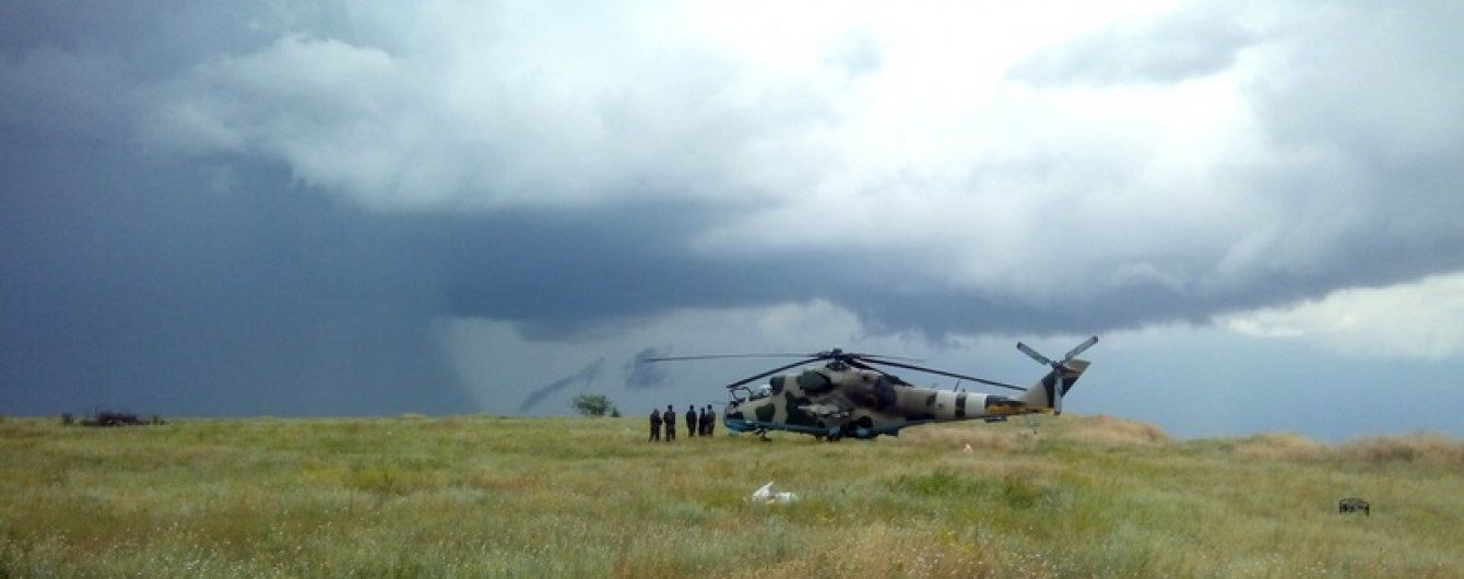 АН-24 "Руслан" привіз в Україну три бойові вертольоти