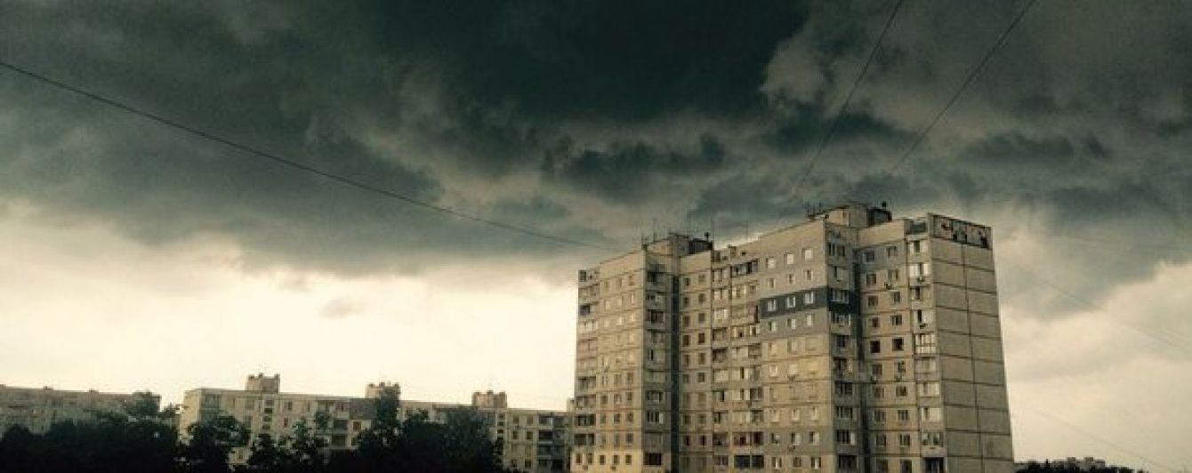 На Івано-Франківщині десятки населених пунктів залишися без електрики через непогоду