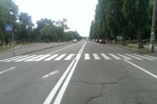 На Житомирщині легковик збив двох дівчат-підлітків на пішохідному переході