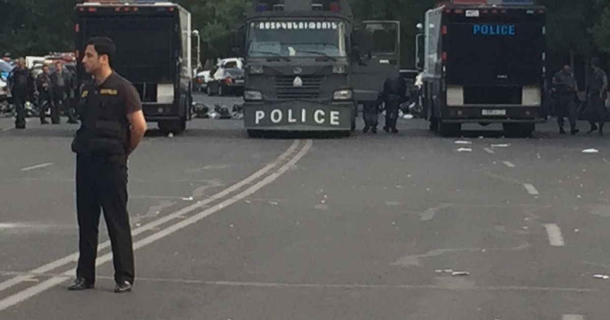 В Ереване полиция разогнала новый митинг против повышения тарифов на электроэнергию