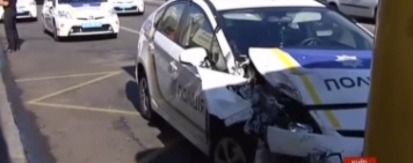 У Києві патрульне авто поліцейських влетіло у пасажирську маршрутку