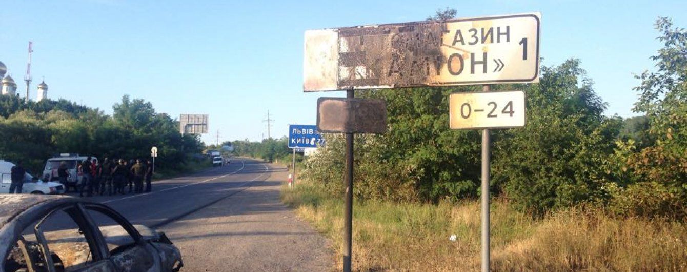 В МВД заявили, что подозреваемые в перестрелке в Мукачево якобы взяли в заложники ребенка