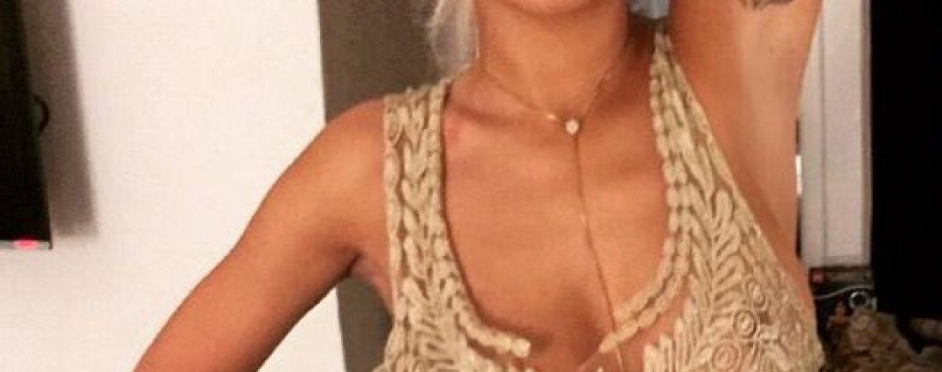 Рита Ора снова надела платье без нижнего белья
