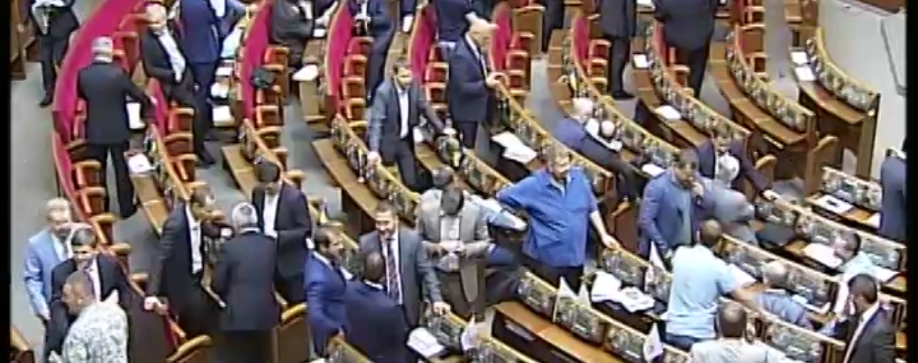 "Самопомич" и депутаты Ляшко отказываются голосовать за изменения в Конституцию