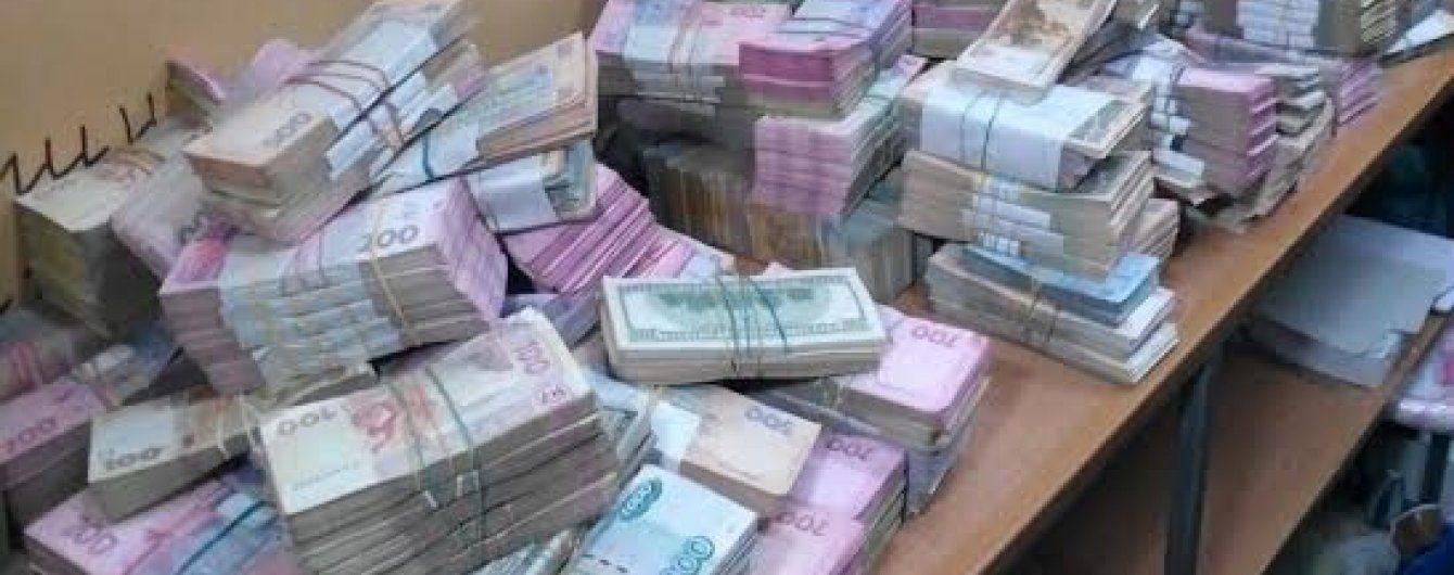 Суд не дал арестовать миллионы гривен сети подпольных обменников Киева