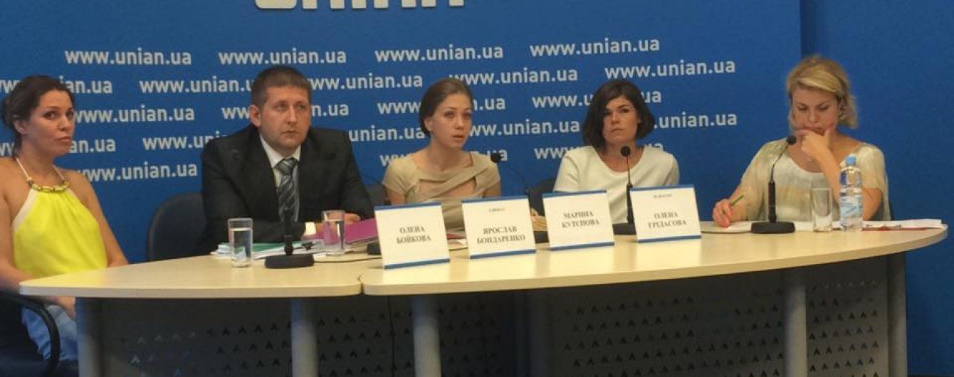 Коханка Шовковського показала відео, як її побив охоронець чоловіка