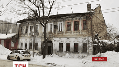 В Николаеве под тяжестью снега обрушилась крыша двухэтажного многоквартирного дома
