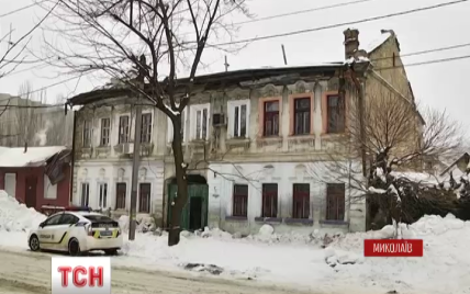 В Николаеве под тяжестью снега обрушилась крыша многоквартирного дома