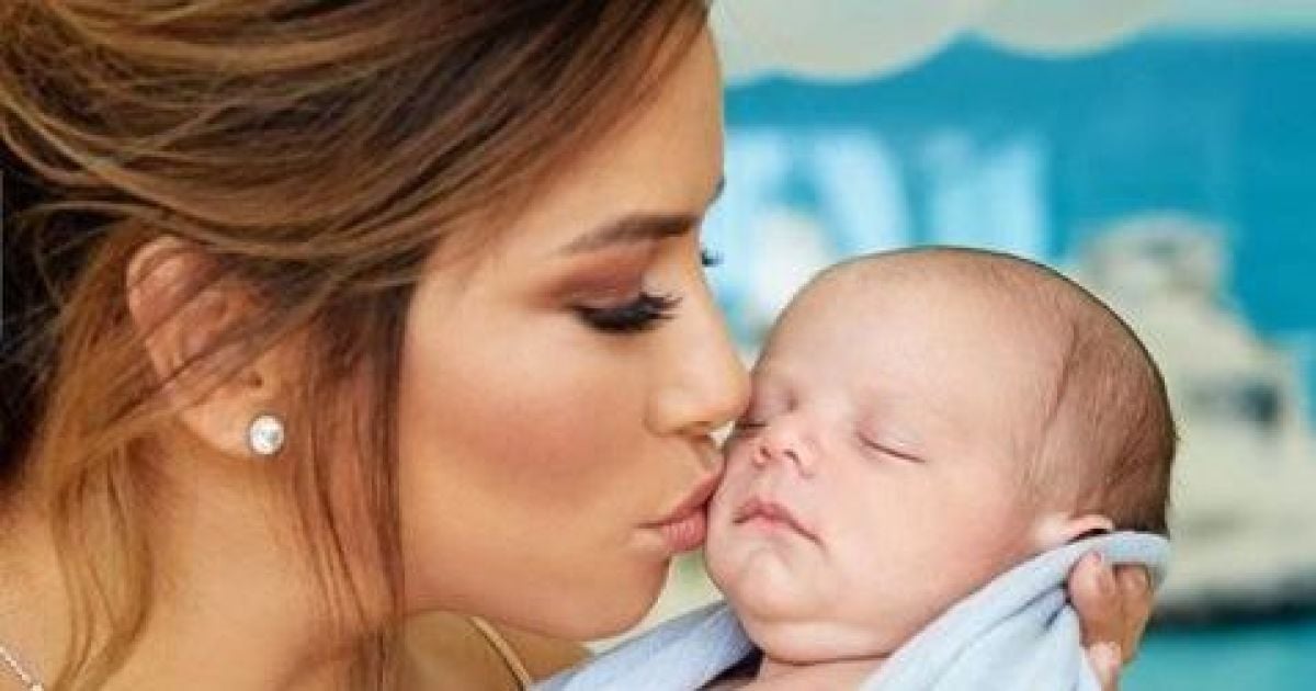 Молода мама Лонгорія поділилася зворушливим знімком свого 4-місячного синочка