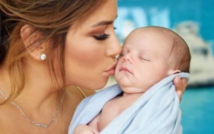 Молодая мама Лонгория поделилась трогательным снимком своего 4-месячного сынишки
