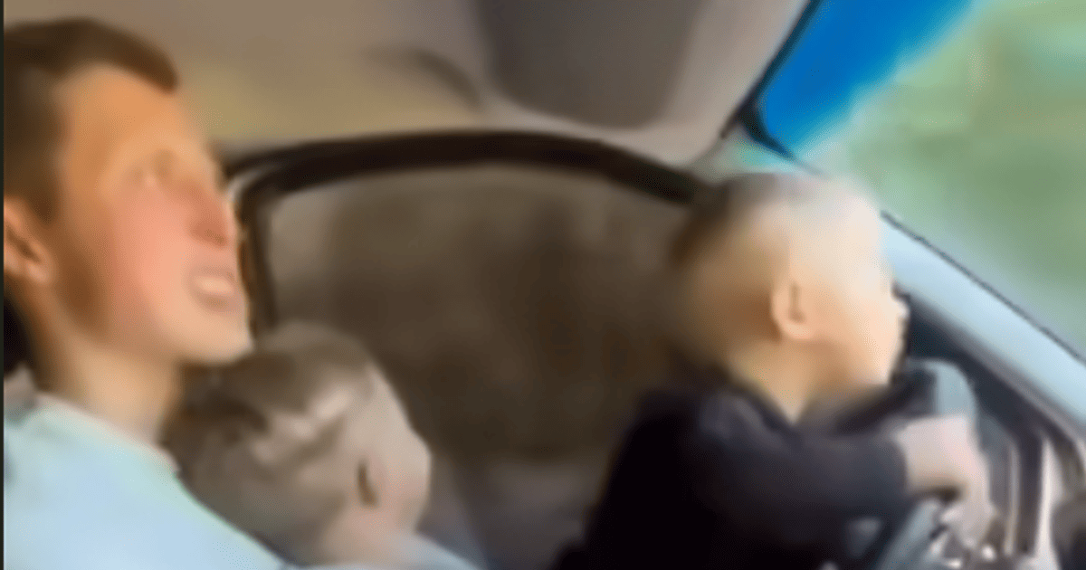 Пастор с детьми за рулем