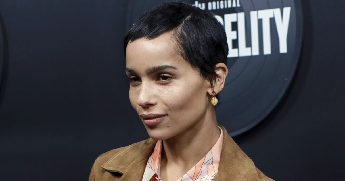 Повністю гола Зої Кравіц спокусливо позувала з пальцем у роті